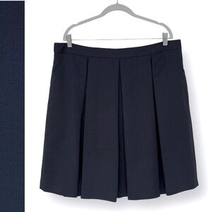 TAHARI Crepe Pleated Skirt Side Pockets Navy Blue Lined Back Zipper Closure